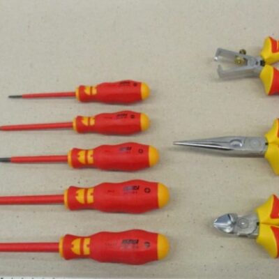 LOT DE PINCE +TOURNEVIS